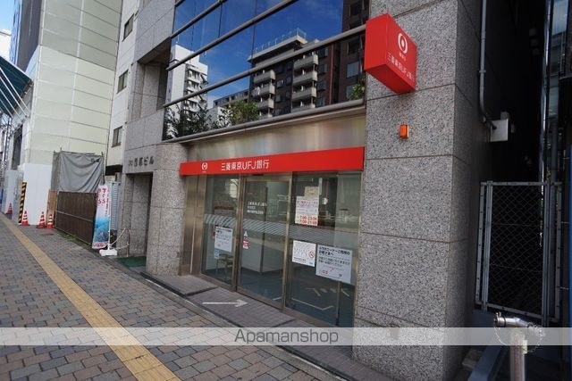 銀行　三菱東京ＵＦＪ銀行　東新宿駅南出張所（銀行）まで160m