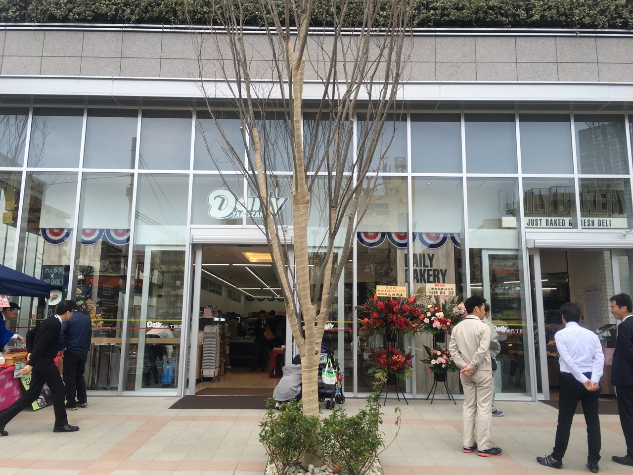 コンビニ　デイリーヤマザキ豊洲5丁目店（コンビニ）まで50m