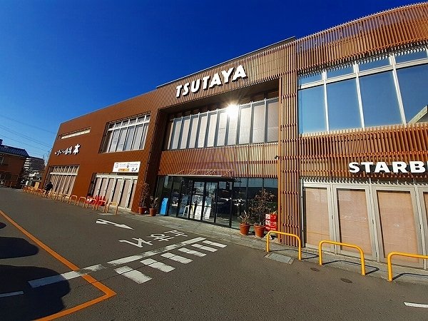 その他　TSUTAYA いまじん白揚春まで2300m