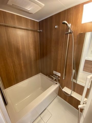 バス・シャワールーム　■浴室暖房乾燥機能