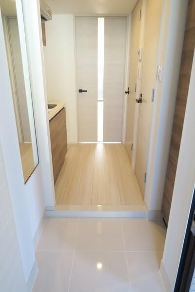 玄関　■モニタ付インターホン■ディンプルキー■2重鍵■ダウンライト