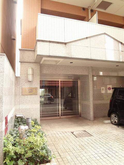 エントランス　オートロック完備