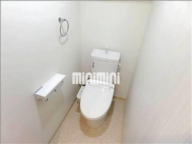 トイレ　温水洗浄便座付きのトイレです。