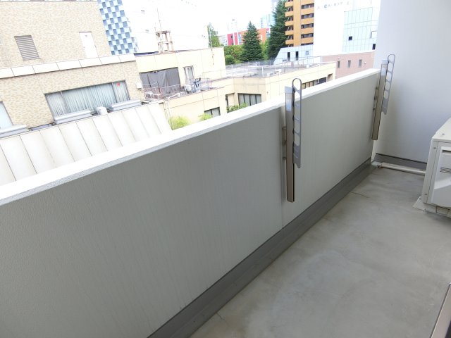 バルコニー　６階のお部屋で洗濯物もたくさん干せます。