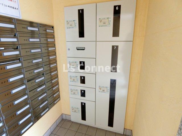 その他共有部分　宅配ＢＯＸ付きで荷物をいつでも受け取れます。