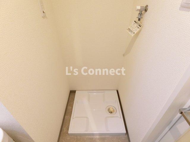 その他設備　室内洗濯機置き場には排水パン付き。