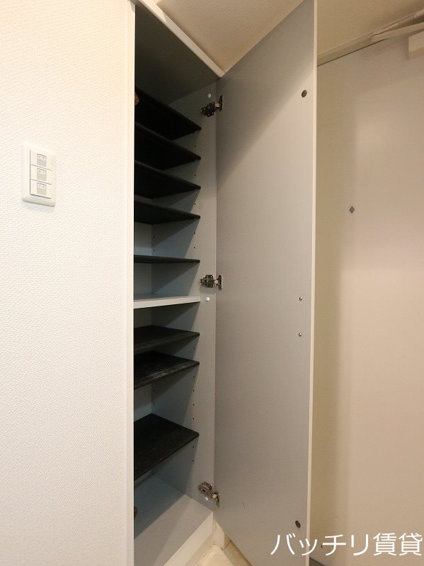 玄関　同型タイプの為現状優先