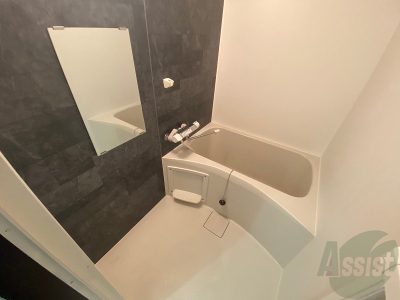 バス・シャワールーム　お風呂になります。一日の疲れを癒してくださいね。