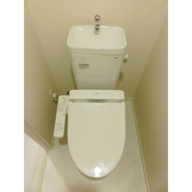 トイレ　※写真は同タイプ住戸です。