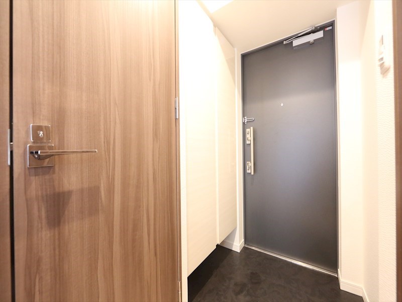 玄関　玄関　シューズボックス付（収納充実してます）