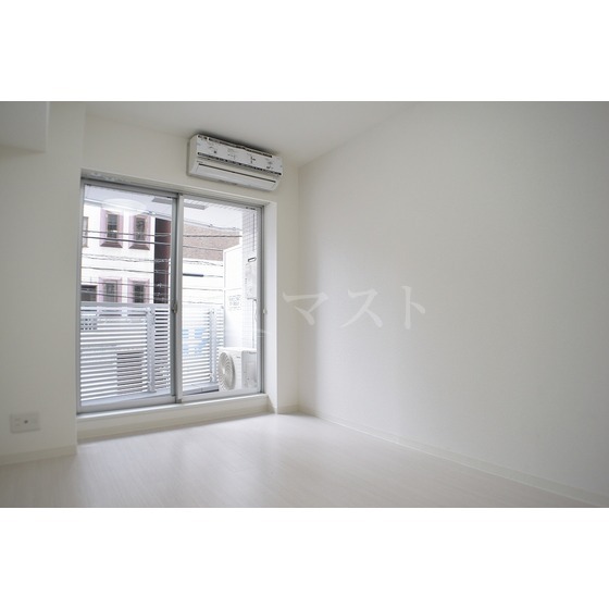 居室・リビング　白を基調としたスタイリッシュな室内