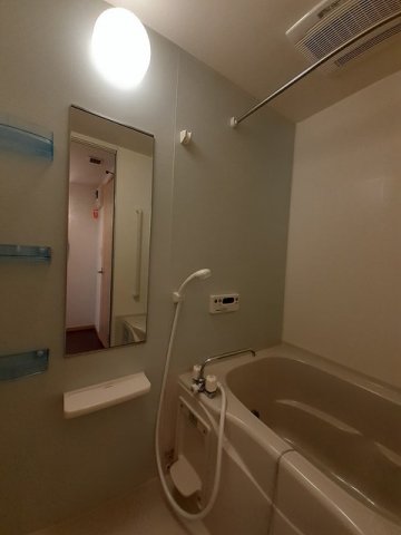 バス・シャワールーム　コンパクトで使いやすいお風呂です