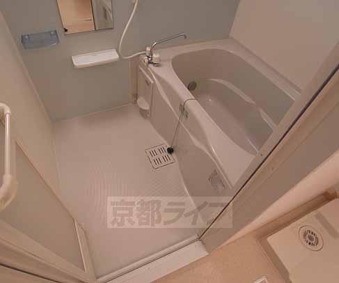 バス・シャワールーム　お風呂もゆったりです・