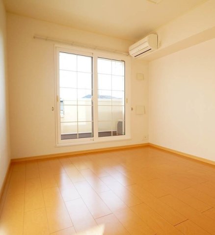 居室・リビング　こちらの居間で趣味の時間をお楽しみください