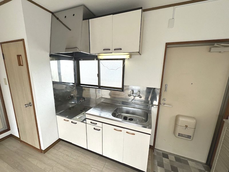 キッチン　上部収納付きキッチン