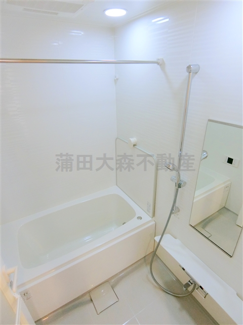 バス・シャワールーム　追焚+浴室乾燥機付きのバスルーム