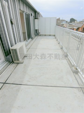 バルコニー　広々ルーフバルコニー