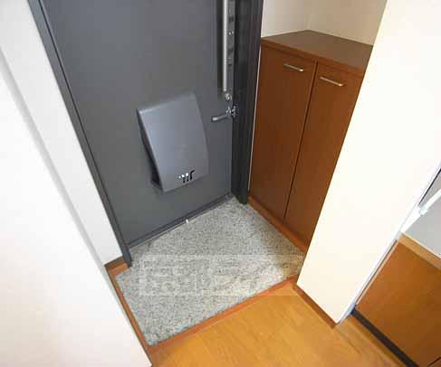 玄関　靴箱付いております。