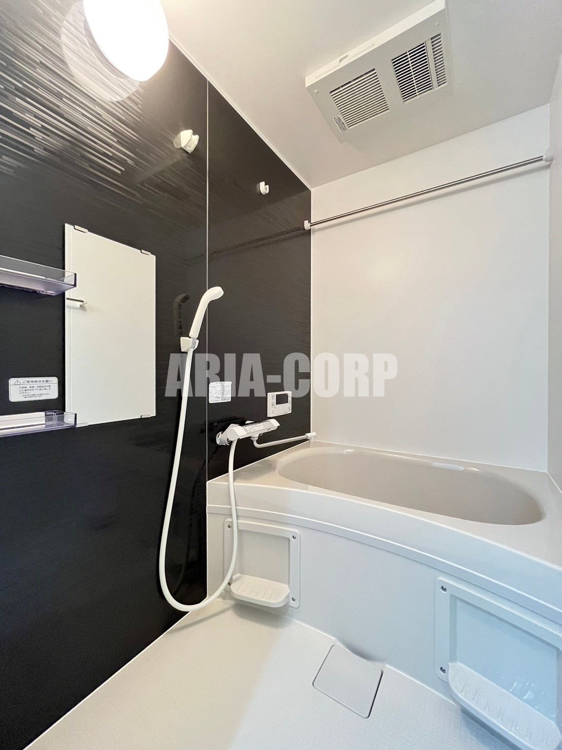 バス・シャワールーム　浴室乾燥機・追い炊き機能付きのバスルーム！