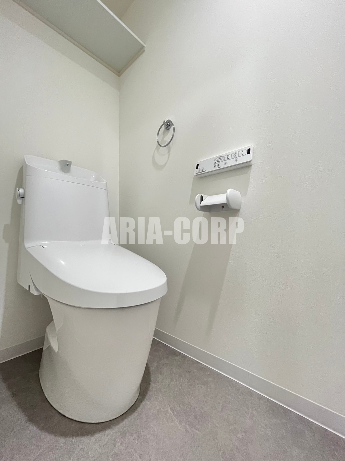 トイレ　温水洗浄便座付きのお手洗い♪