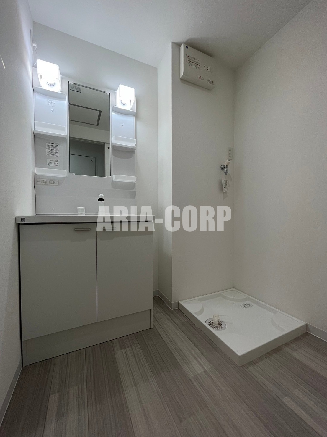 洗面設備　シャンプードレッサー付きの独立洗面台！