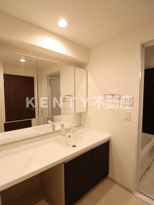 洗面設備　スペースが確保できる洗面所です