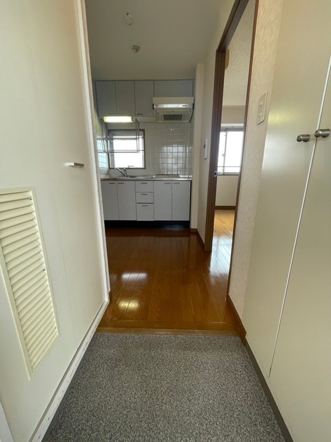 玄関　同物件別室写真