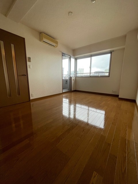 居室・リビング　同物件別室写真