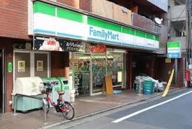 コンビニ　ファミリーマート目黒青葉台三丁目店（コンビニ）まで348m