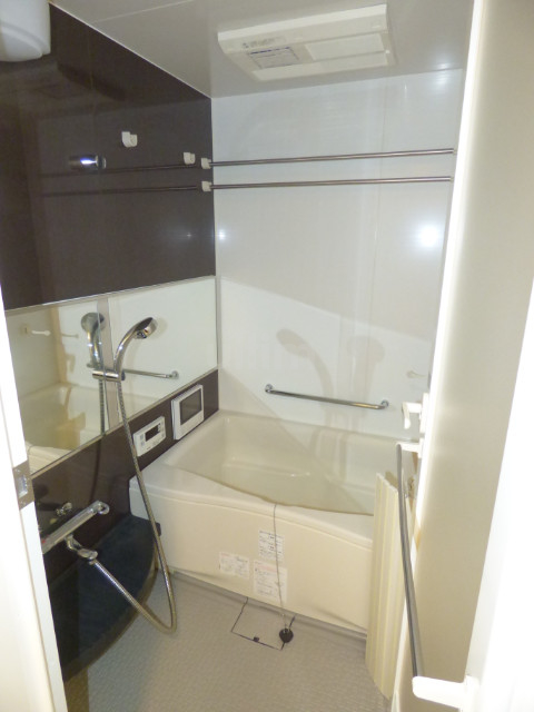 バス・シャワールーム　違うお部屋の写真です。ご参考までに