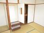 収納　洋服も掛けられる和室の収納です☆