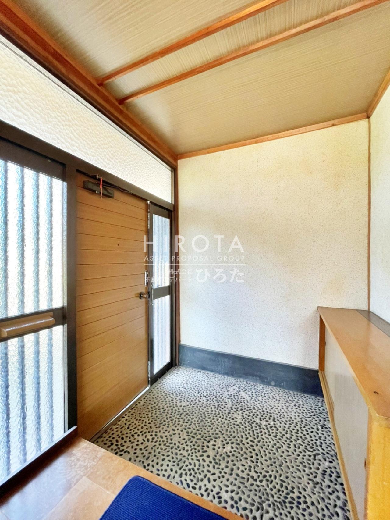 中尾戸建の玄関写真