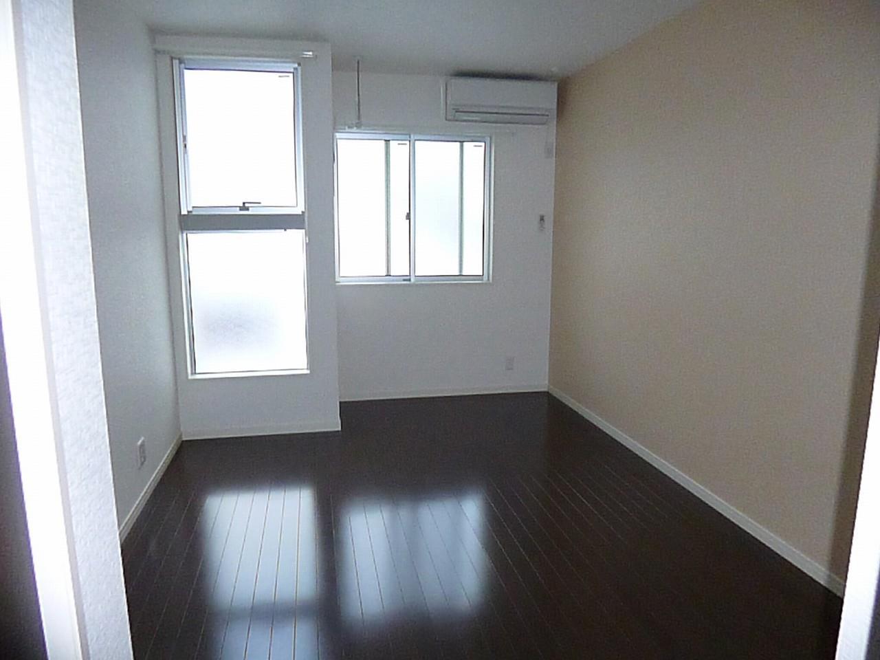 居室・リビング　別号室参考写真