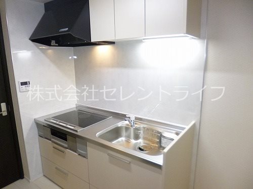 キッチン　システムキッチン（3口ＩＨコンロ）