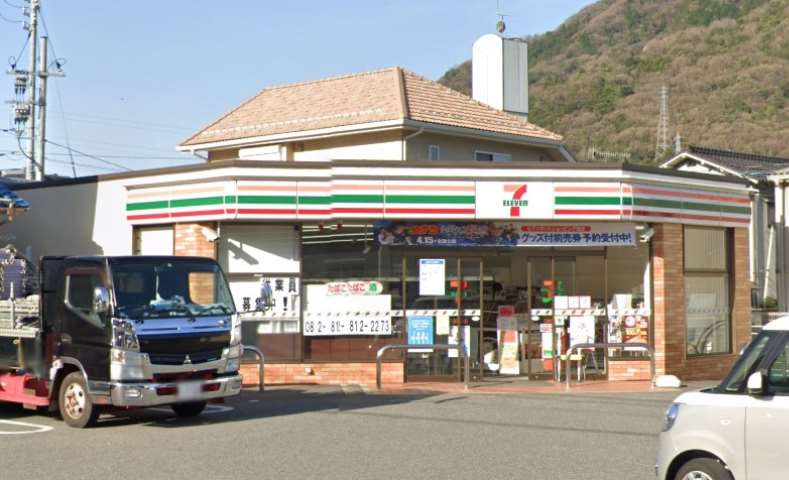 コンビニ　セブンイレブン（コンビニ）まで2962m