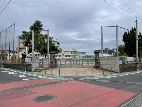 中学校　天保山中学校（中学校）まで1152m