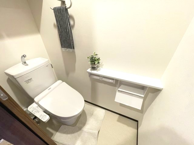 トイレ　(参考)同マンション同間取り他部屋の写真