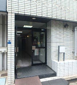 エントランス　落ち着いたエントランスです