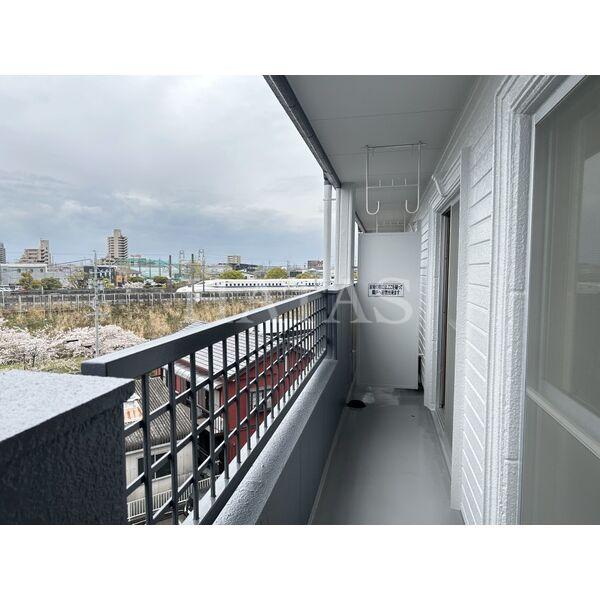 バルコニー　同物件別部屋です。