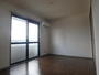 居室・リビング　前面開けていて明るいお部屋です。