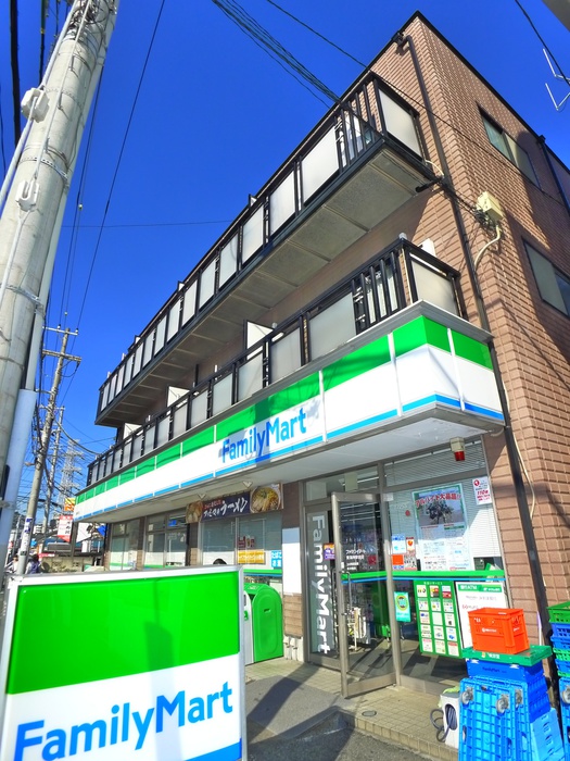 コンビニ　ファミリーマート（コンビニ）まで1700m