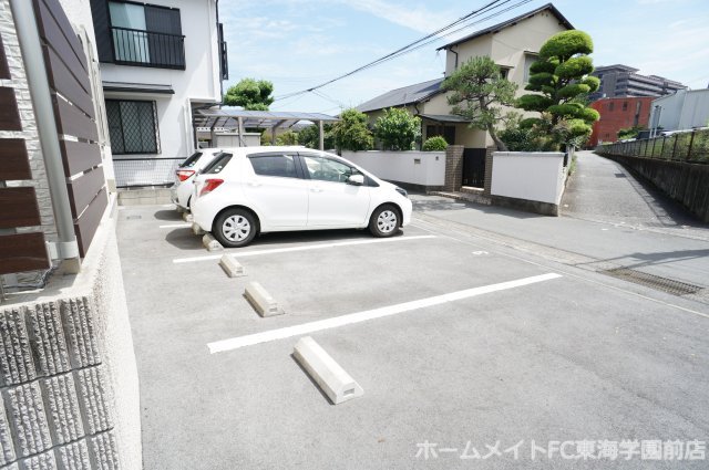 駐車場　写真は反転タイプになります。
