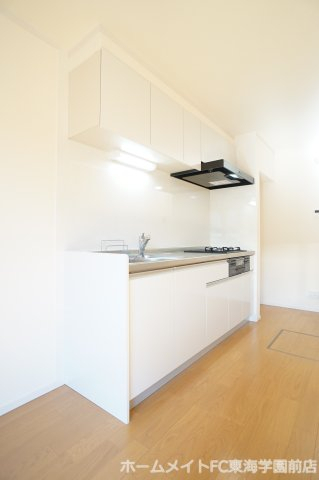 キッチン　写真は反転タイプになります。