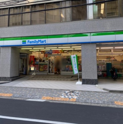 コンビニ　ファミリーマート恵比寿駅東店（コンビニ）まで130m