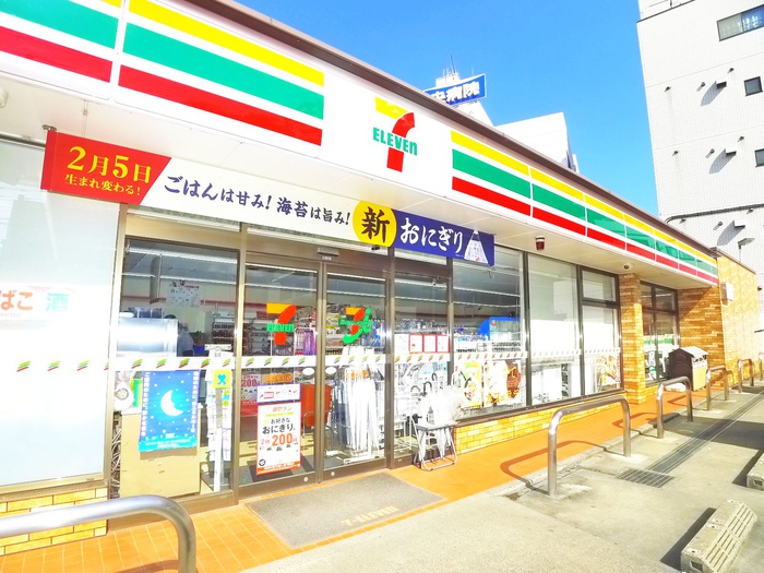 コンビニ　セブンイレブン（コンビニ）まで1060m
