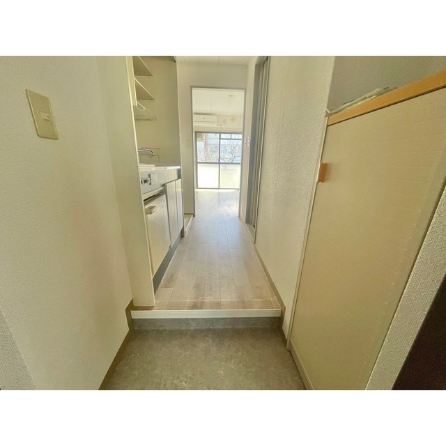 玄関　※他のお部屋の参考写真です