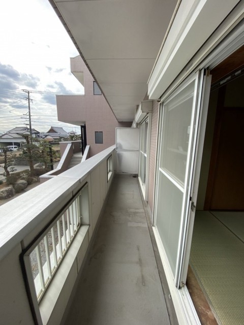 バルコニー　暖かな日差しのふりそそぐバルコニー
