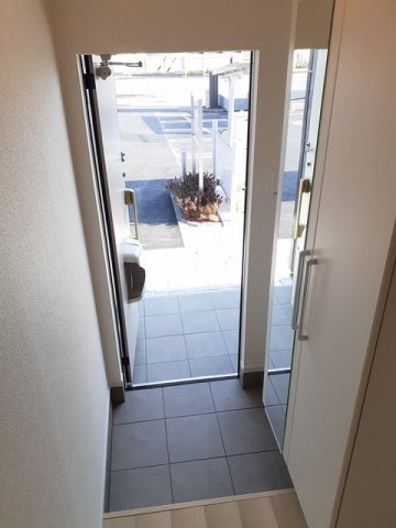 玄関　落ち着いた玄関です