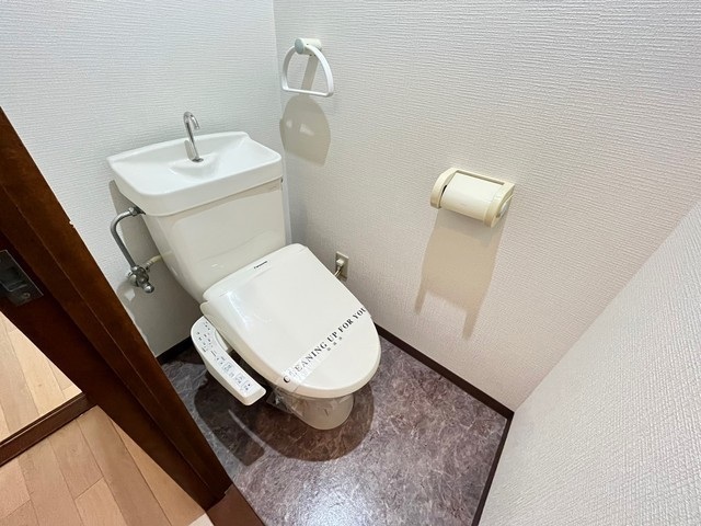 トイレ　別号室の写真です。