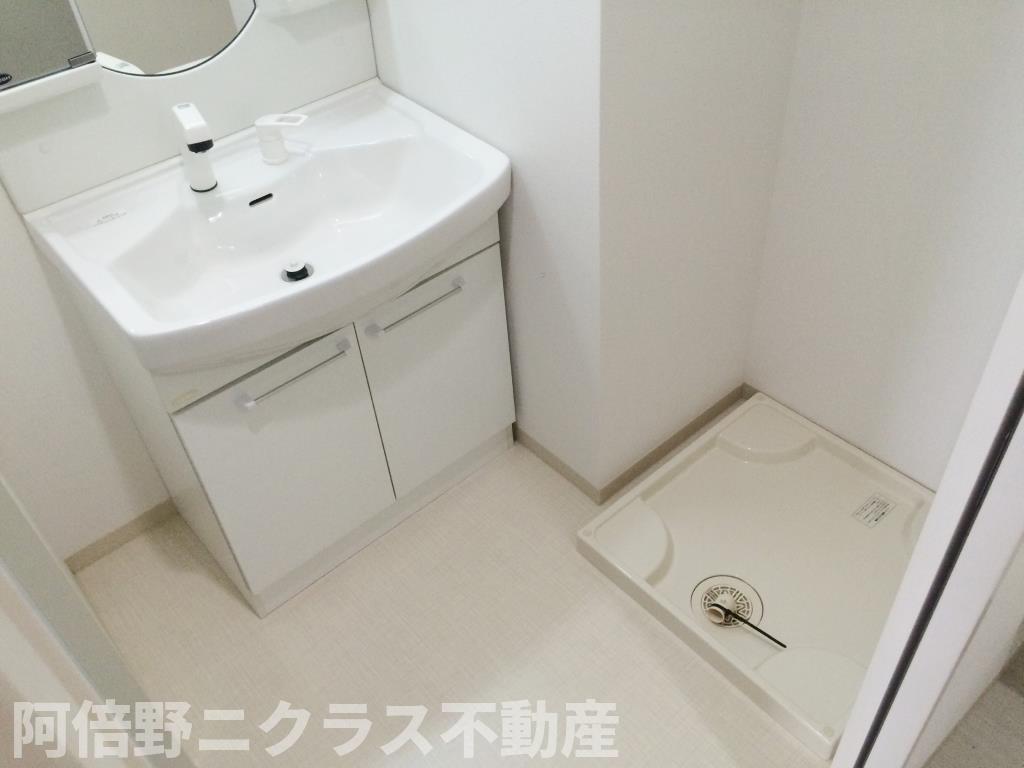 その他　内装は別部屋の参考写真です。